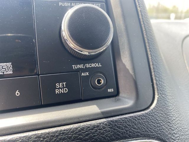 2014 Dodge Grand Caravan Passenger SE Minivan 4D - 20657814 - 32