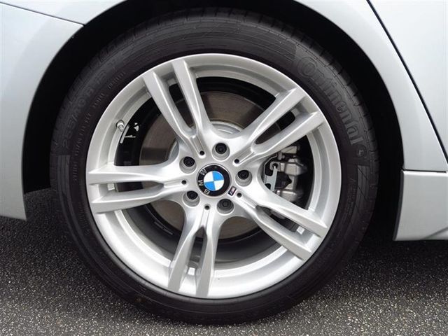 2017 BMW 3 Series 330i - 16531294 - 3