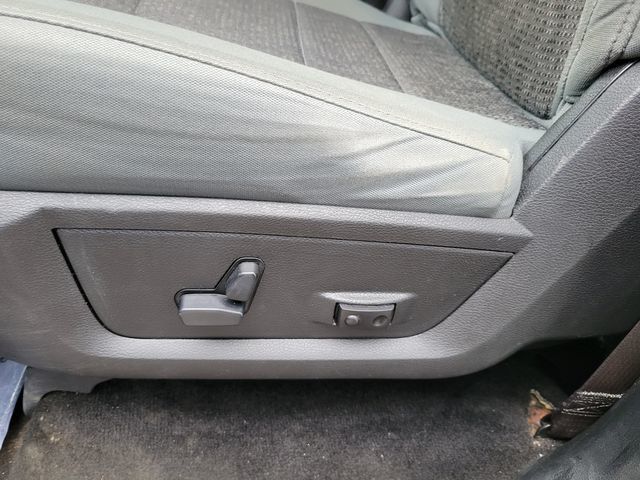 2017 Ram 1500 Crew Cab SLT Pickup 4D 5 1/2 ft - 21319326 - 12