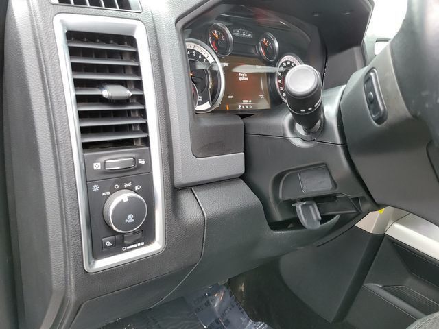 2017 Ram 1500 Crew Cab SLT Pickup 4D 5 1/2 ft - 21319326 - 29