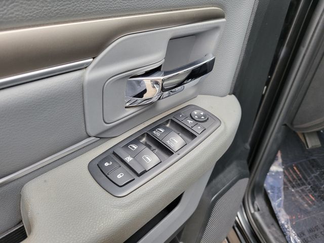 2017 Ram 1500 Crew Cab SLT Pickup 4D 5 1/2 ft - 21319326 - 30