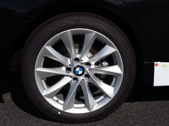 2018 BMW 3 Series 320i - 16958127 - 3