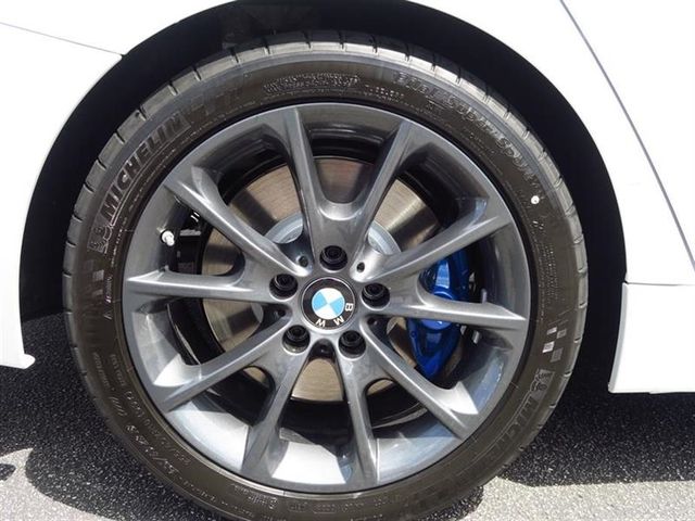 2018 BMW 3 Series 320i xDrive - 16691818 - 3