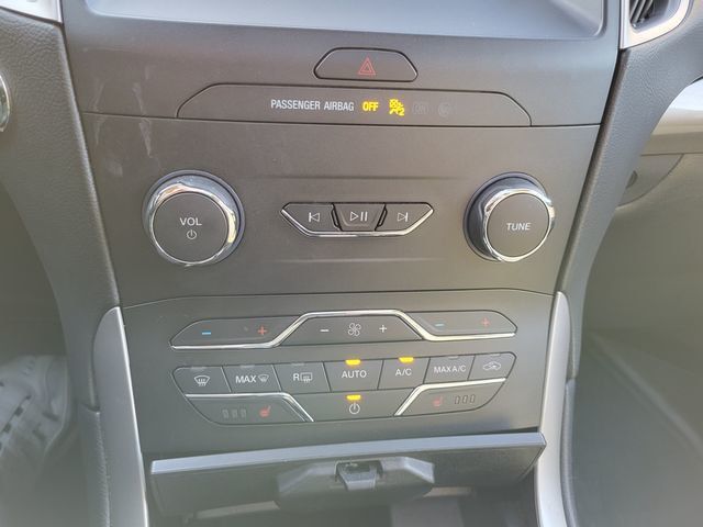 2019 Ford Edge SEL Sport Utility 4D - 21354860 - 38