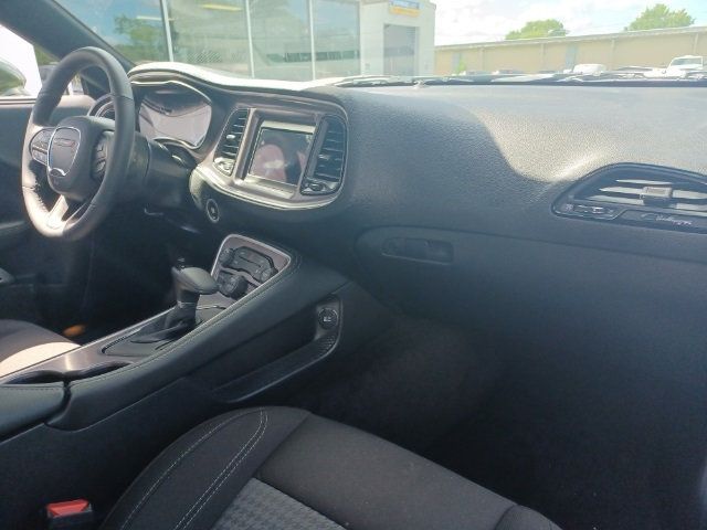 2022 Dodge Challenger SXT RWD - 21425646 - 17