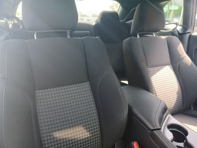 2022 Dodge Challenger SXT RWD - 21425646 - 18