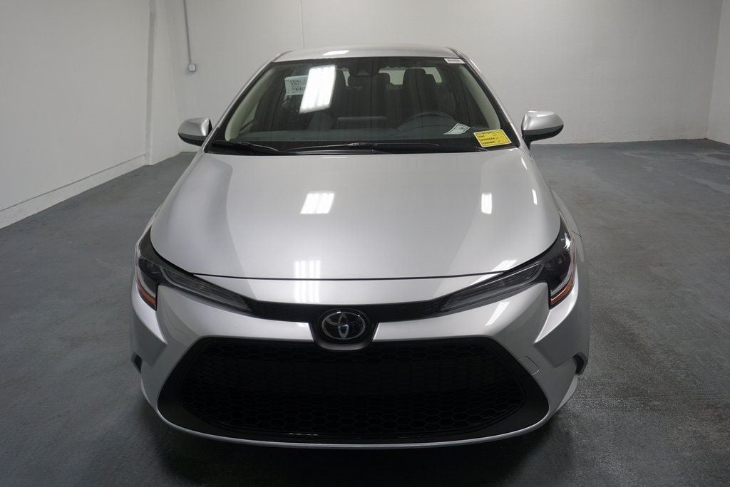 2022 corolla le silver