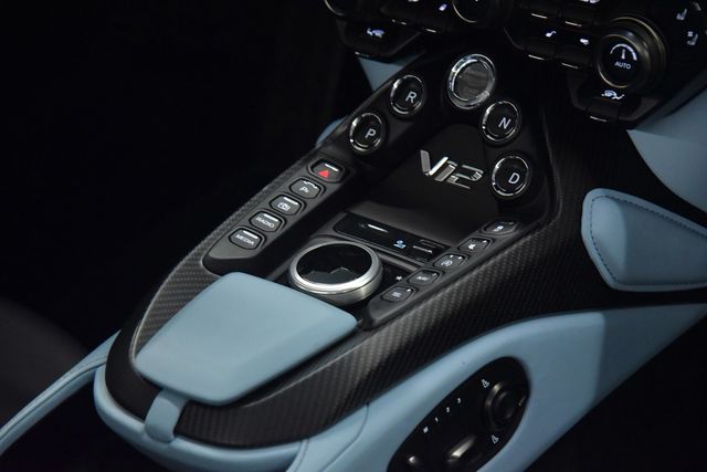 2023 Aston Martin Vantage Roadster V12  - 22123315 - 11