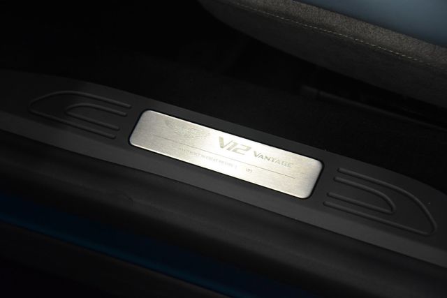2023 Aston Martin Vantage Roadster V12  - 22123315 - 24