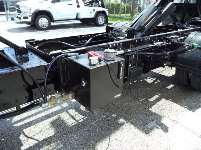 2023 Chevrolet SILVERADO 6500HD With 14ft Roll-Off Truck 17 Yard Grapple Boom & Seat - 22921404 - 38