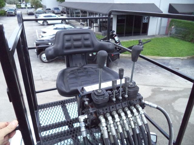 2023 Chevrolet SILVERADO 6500HD With 14ft Roll-Off Truck 17 Yard Grapple Boom & Seat - 22921404 - 47
