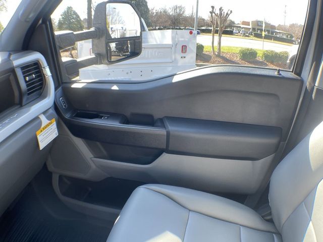 2023 Ford Super Duty F-550 DRW XL - 22461260 - 29