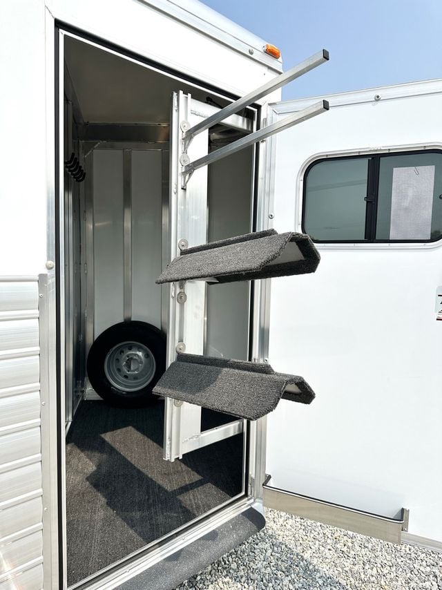 2023 Hart 2 Horse Slant with Drop Feed Windows  - 22186530 - 8