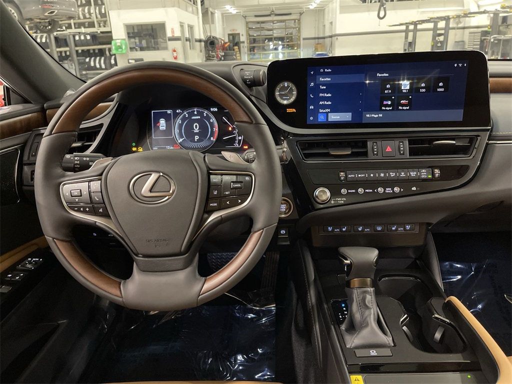 2012 Lexus ES 350 Pictures including Interior and Exterior Images   Autobytelcom