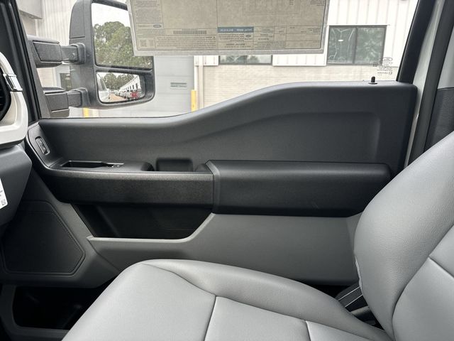 2024 Ford Super Duty F-250 SRW XL 2WD Crew Cab 8' Box - 22822477 - 28