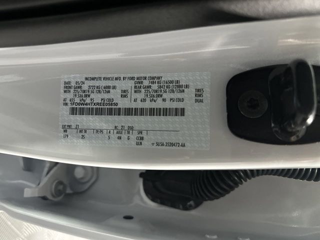 2024 Ford Super Duty F-450 DRW Cab-Chassis  - 22468011 - 17