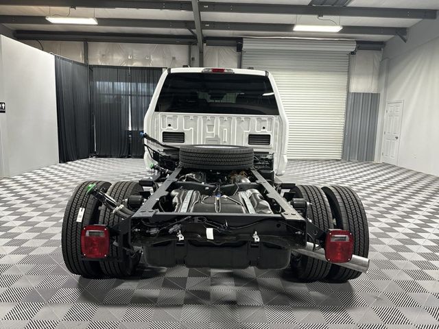 2024 Ford Super Duty F-450 DRW Cab-Chassis  - 22468011 - 3