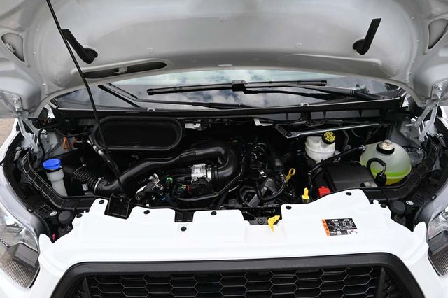 2024 Ford Transit Cargo Van T-150 148" Med Rf 8670 GVWR RWD - 22896358 - 32
