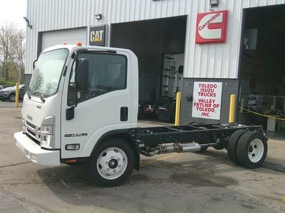 2024 Isuzu NPRHD GAS