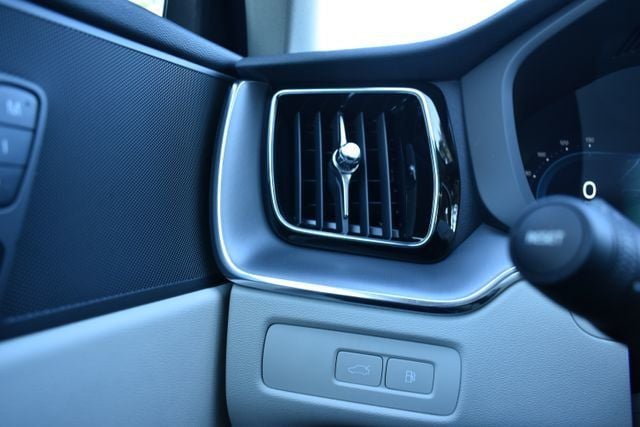 2024 Volvo XC60 Recharge Plug-In Hybrid T8 eAWD PHEV Core Dark Theme - 22790182 - 25