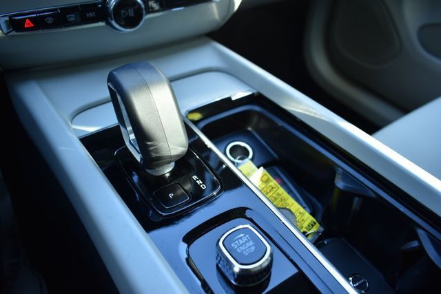 2024 Volvo XC60 Recharge Plug-In Hybrid T8 eAWD PHEV Core Dark Theme - 22790182 - 30