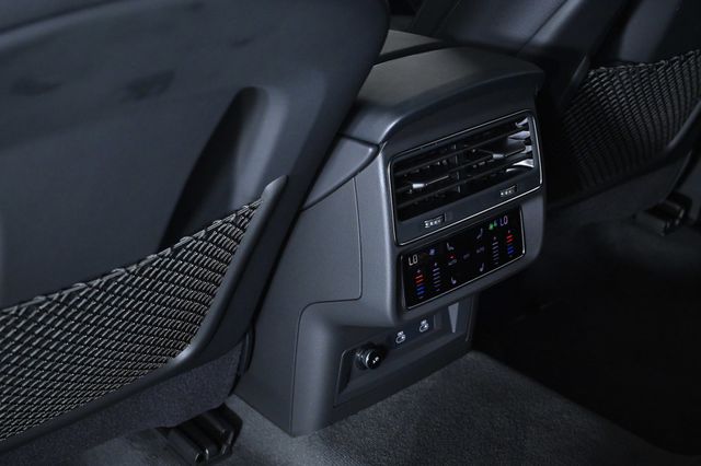 2025 Audi Q8 Premium Plus 55 TFSI quattro - 22931757 - 16