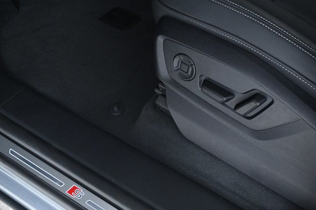 2025 Audi Q8 Premium Plus 55 TFSI quattro - 22931757 - 17