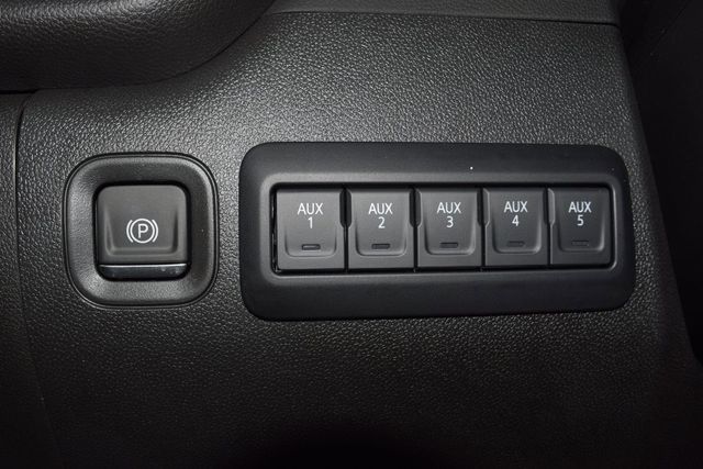 2025 Chevrolet Silverado 3500HD 4WD Double Cab 162" Work Truck - 22868316 - 37