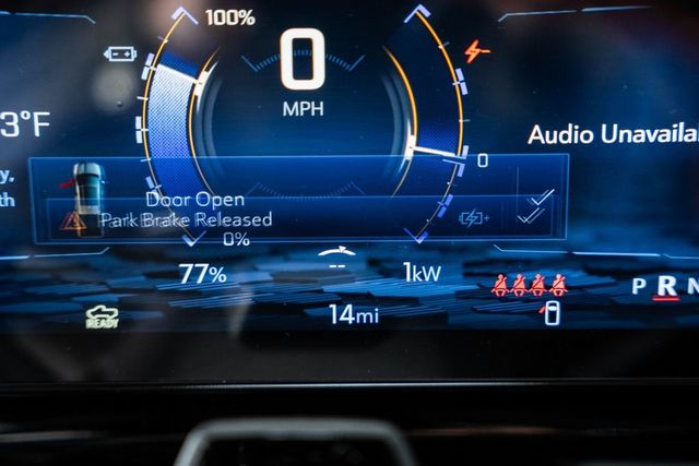 2025 Chevrolet Silverado EV e4WD Crew Cab Extended Range RST - 22940023 - 38