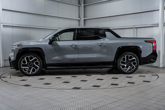 2025 Chevrolet Silverado EV e4WD Crew Cab Extended Range RST - 22940023 - 3