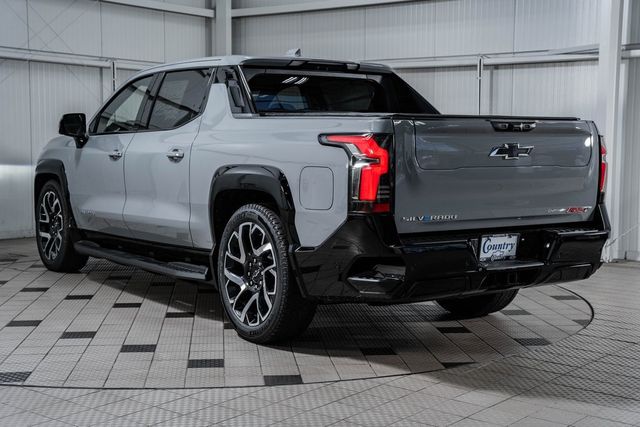 2025 Chevrolet Silverado EV e4WD Crew Cab Extended Range RST - 22940023 - 5