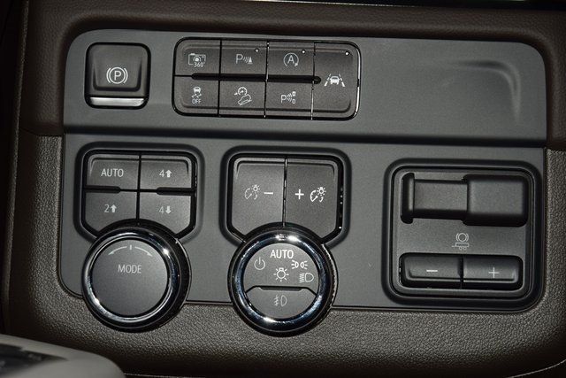 2025 Chevrolet Suburban 4WD 4dr LT - 22900019 - 34