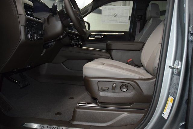 2025 Chevrolet Suburban 4WD 4dr LT - 22900019 - 38