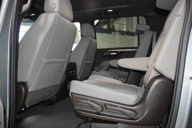 2025 Chevrolet Suburban 4WD 4dr LT - 22900019 - 40