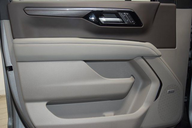 2025 Chevrolet Suburban 4WD 4dr LT - 22900019 - 46