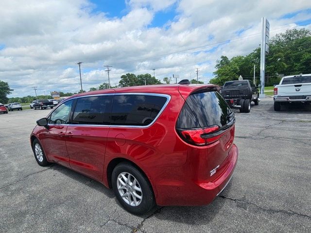 2025 Chrysler Pacifica Select FWD - 22868670 - 4