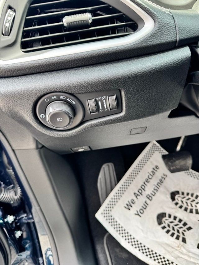 2025 Chrysler Pacifica Select FWD - 22889815 - 9