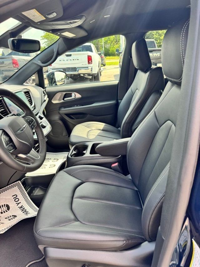 2025 Chrysler Pacifica Select FWD - 22889815 - 11