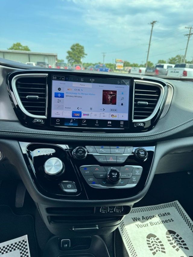 2025 Chrysler Pacifica Select FWD - 22889815 - 16