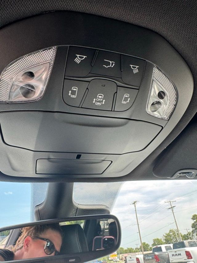 2025 Chrysler Pacifica Select FWD - 22889815 - 17