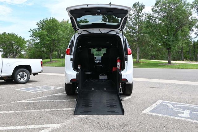 2025 Chrysler Voyager LX FWD - 22889200 - 17