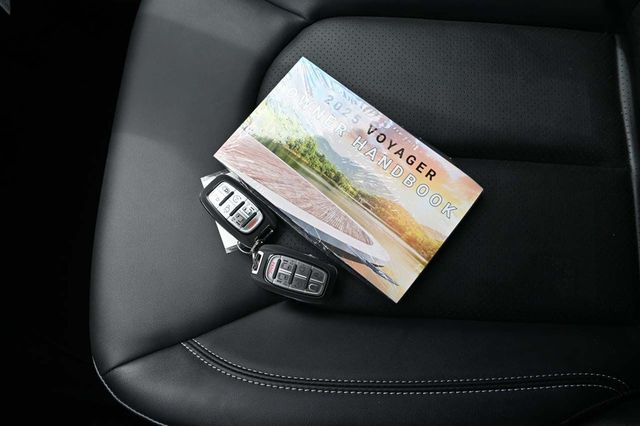 2025 Chrysler Voyager LX FWD - 22889200 - 35