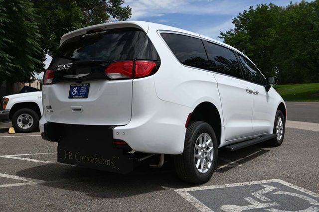 2025 Chrysler Voyager LX FWD - 22889200 - 5