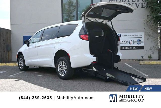 2025 Chrysler Voyager LX FWD - 22898107 - 0