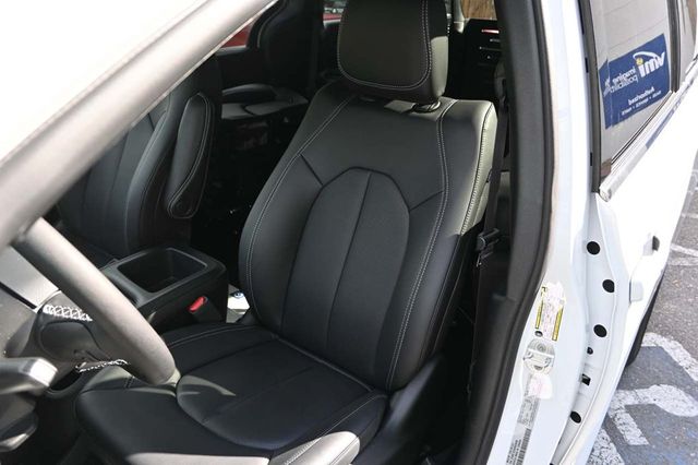 2025 Chrysler Voyager LX FWD - 22898107 - 12