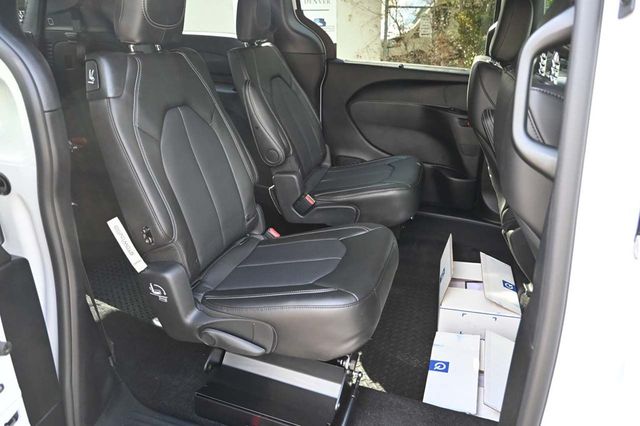 2025 Chrysler Voyager LX FWD - 22898107 - 15