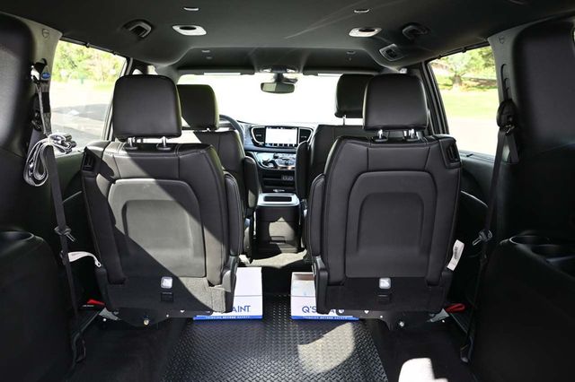 2025 Chrysler Voyager LX FWD - 22898107 - 18