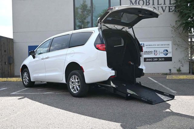 2025 Chrysler Voyager LX FWD - 22898107 - 1