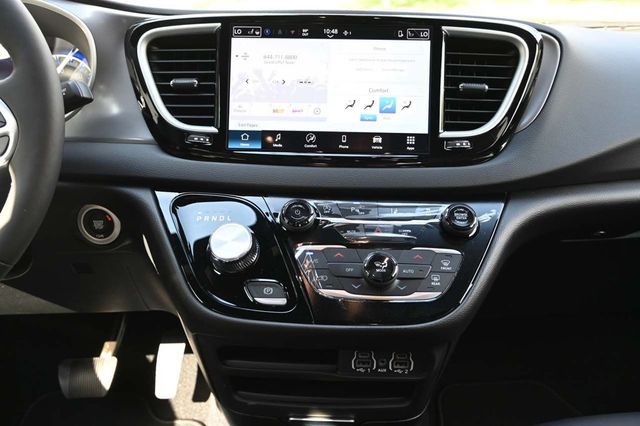 2025 Chrysler Voyager LX FWD - 22898107 - 21