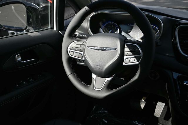 2025 Chrysler Voyager LX FWD - 22898107 - 22